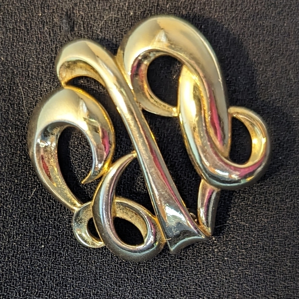 Monet gold tone Initial Style Brooch Pin, Insignia, Signature, vin…